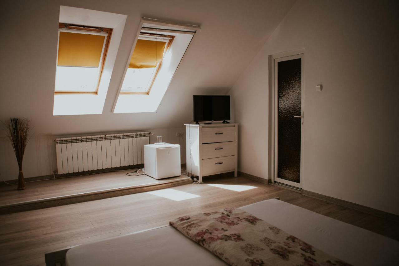 Hotel-Restaurant Milenium Salonta Zewnętrze zdjęcie