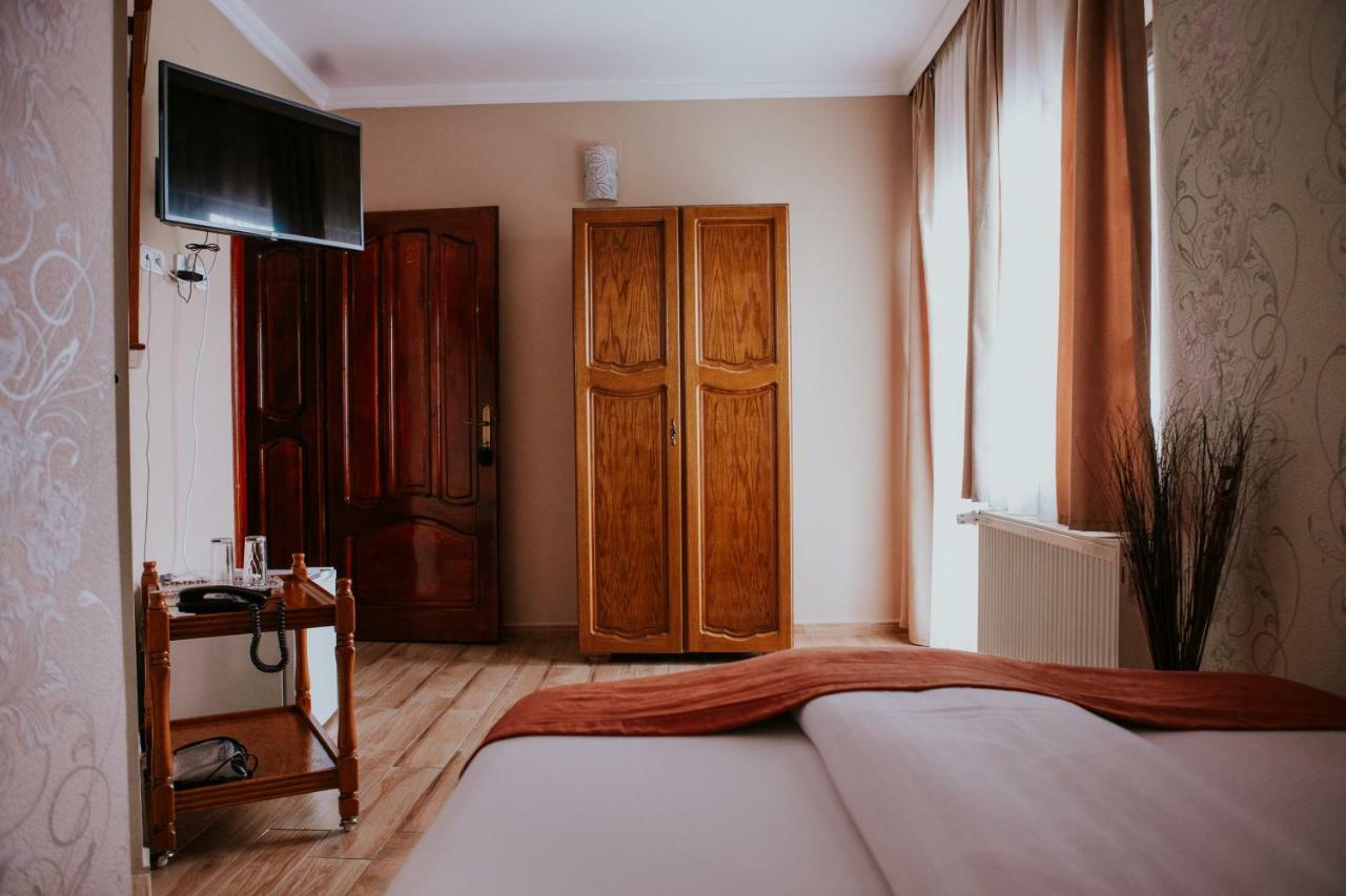 Hotel-Restaurant Milenium Salonta Zewnętrze zdjęcie