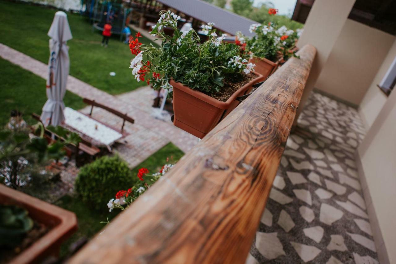 Hotel-Restaurant Milenium Salonta Zewnętrze zdjęcie