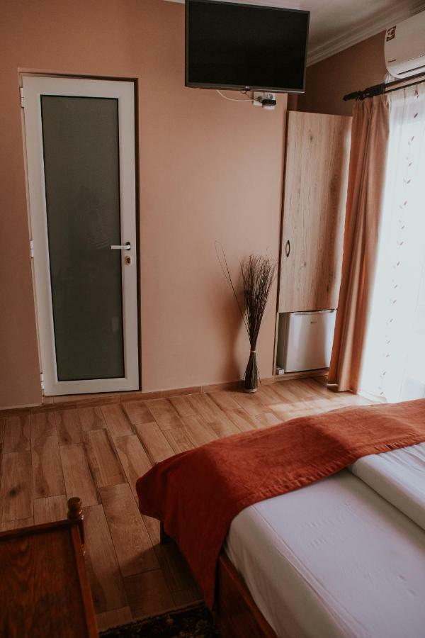 Hotel-Restaurant Milenium Salonta Zewnętrze zdjęcie