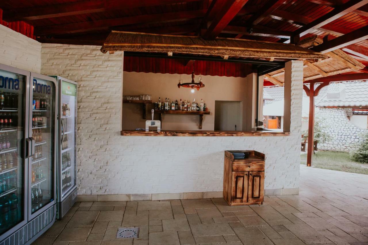Hotel-Restaurant Milenium Salonta Zewnętrze zdjęcie