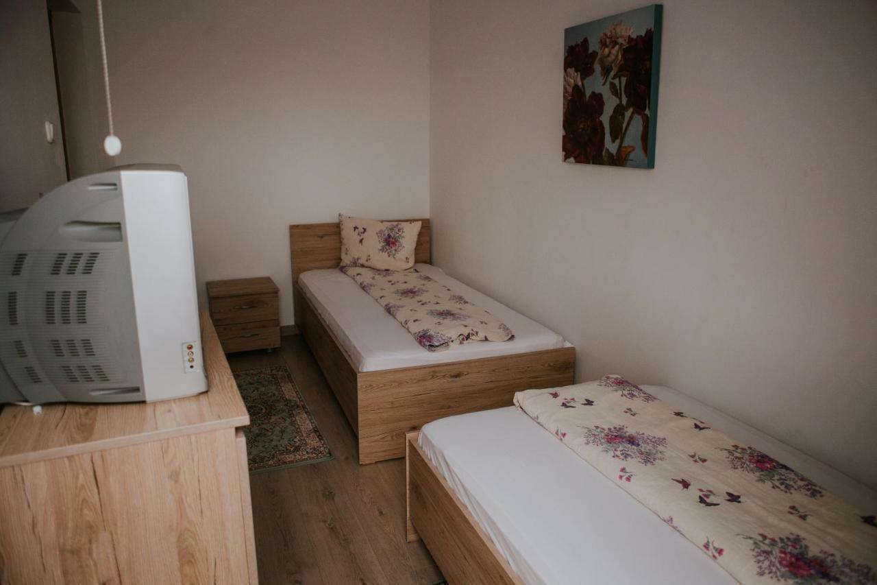 Hotel-Restaurant Milenium Salonta Zewnętrze zdjęcie