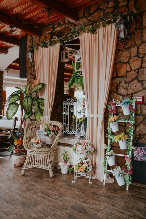 Hotel-Restaurant Milenium Salonta Zewnętrze zdjęcie