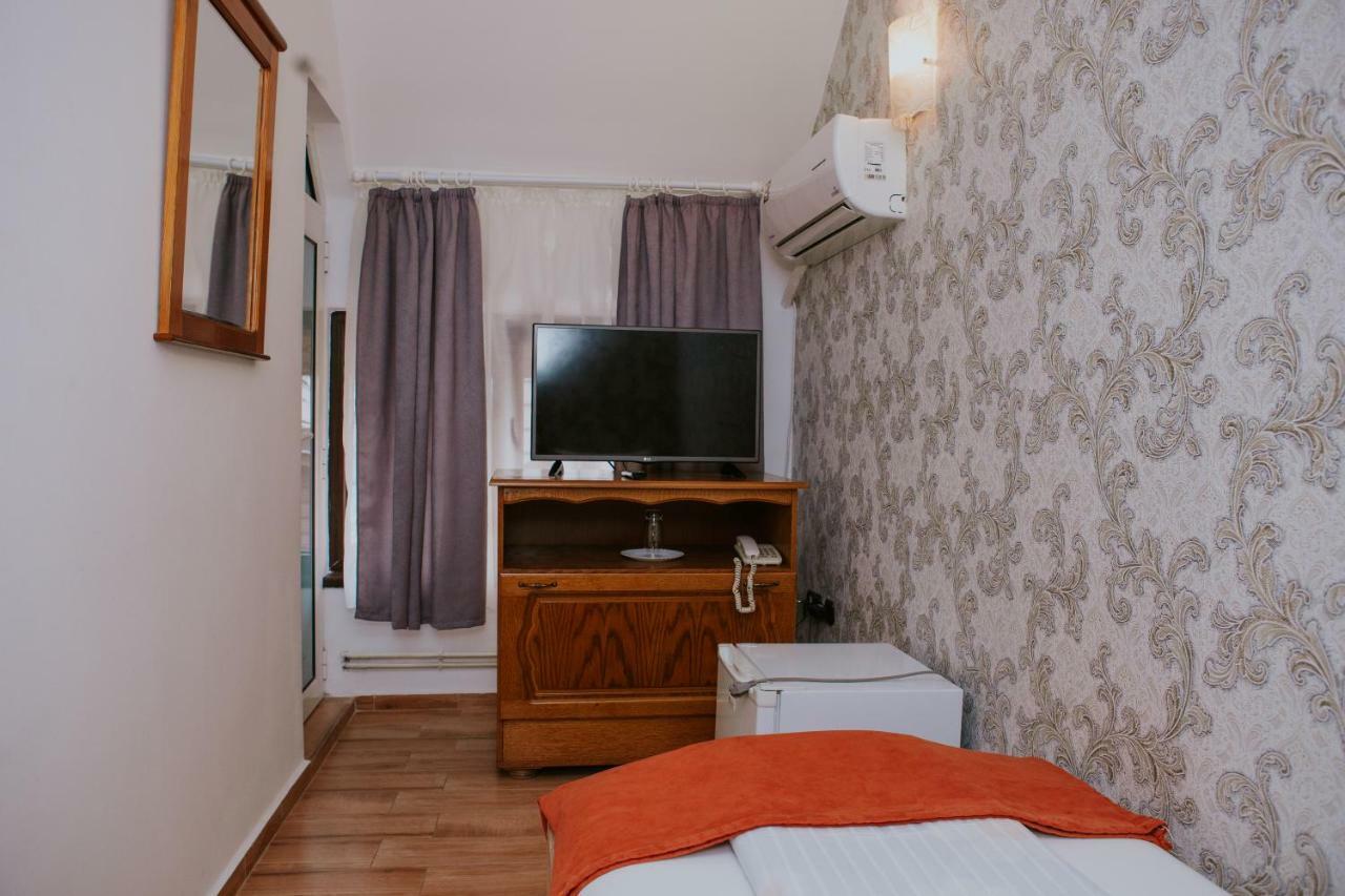 Hotel-Restaurant Milenium Salonta Zewnętrze zdjęcie