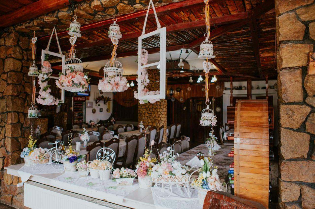 Hotel-Restaurant Milenium Salonta Zewnętrze zdjęcie